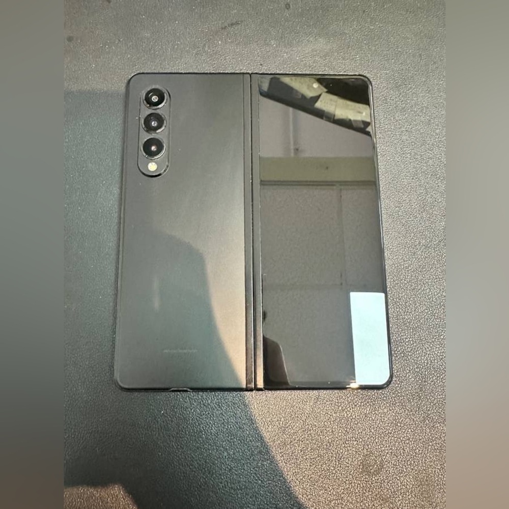 Samsung Galaxy Z Fold 3 Black 256Gb Unlocked all carriers like new